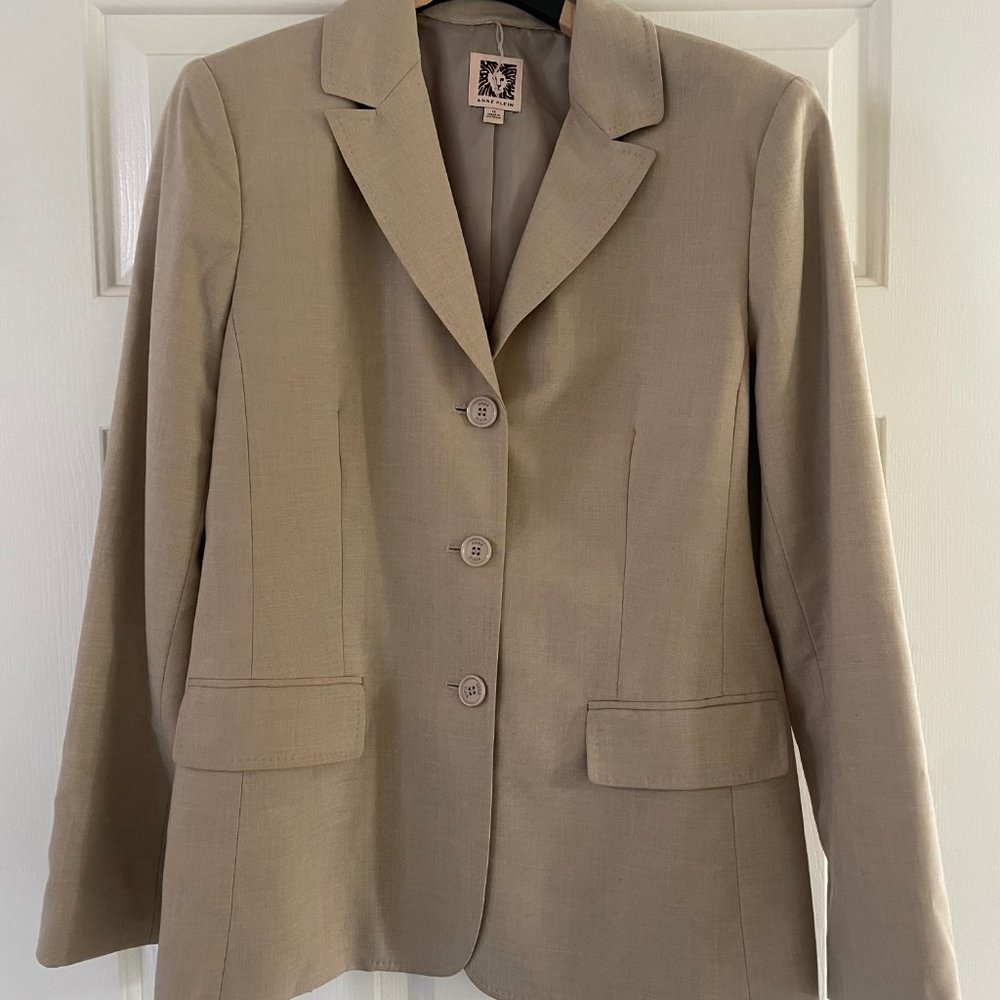 Anne Klein Three-Button Lightweight Beige Blazer